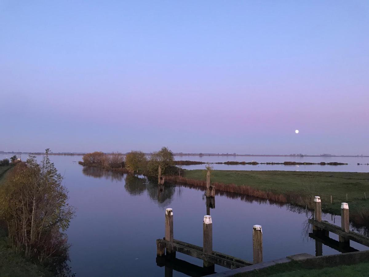 B&B Logeren Bij De Burgemeester Stad aan 't Haringvliet Exterior foto